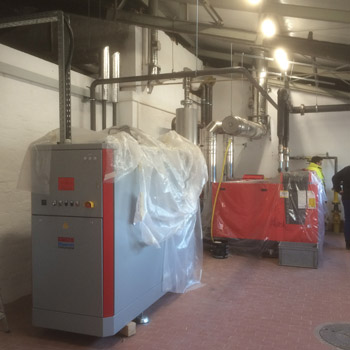 Ein 70 kW Erdgas-BHKW von Sokratherm für einen Lackierbetrieb.